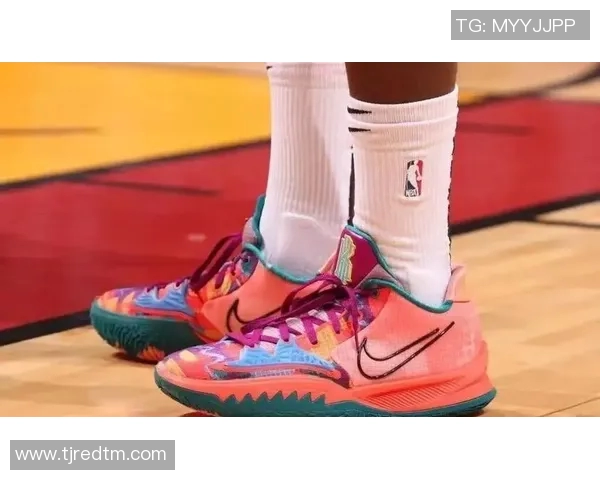 球星专属足球袜子设计风格大揭秘 展现运动员个性与实力的完美结合