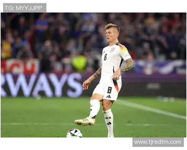 足球鞋重量对球星竞技表现的影响及其在比赛中的关键作用分析